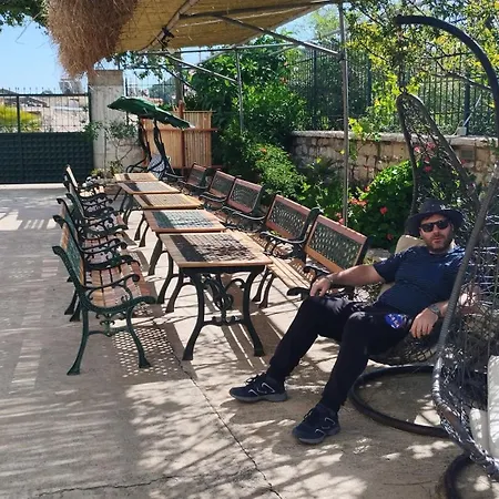 Oasis Hostel Himarë