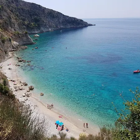 Vandrerhjem Oasis Himarë