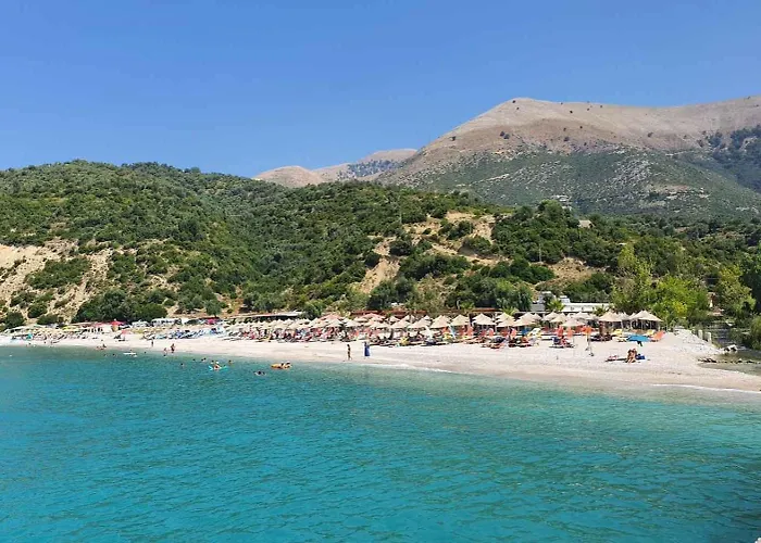 Oasis Ostello Himare