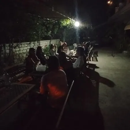 Oasis Hostel *