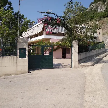 Oasis Himare