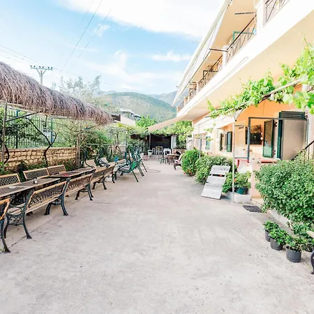 Hostel Oasis Himarë