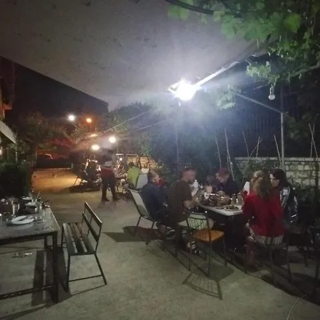 Vandrarhem Oasis Himare